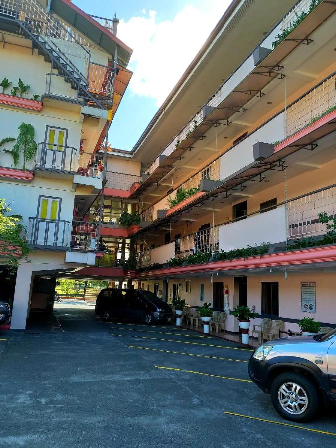 Sola Eleganza Apartelle Quezon City Eksteriør billede