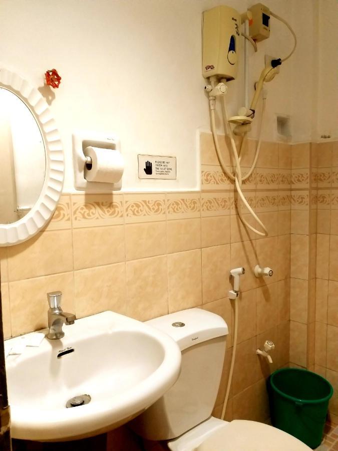 Sola Eleganza Apartelle Quezon City Eksteriør billede