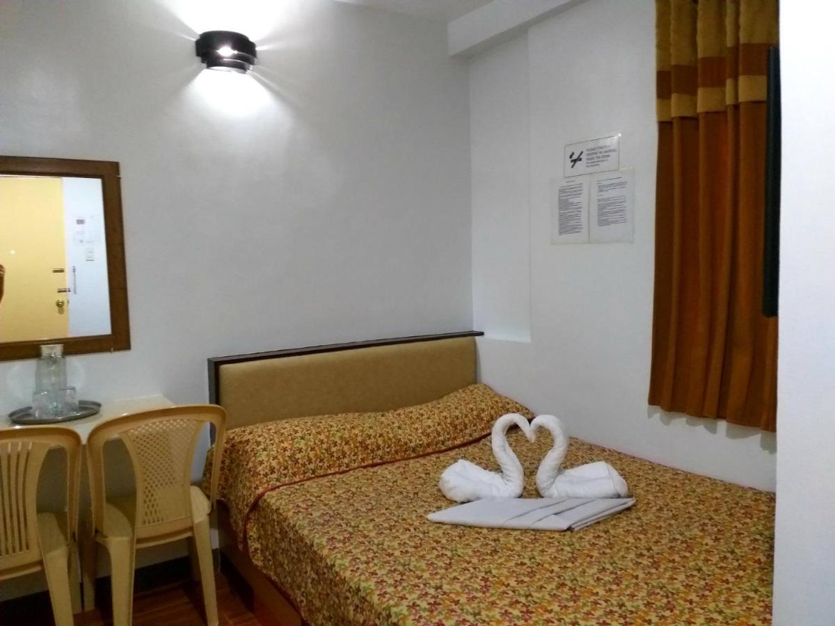 Sola Eleganza Apartelle Quezon City Eksteriør billede